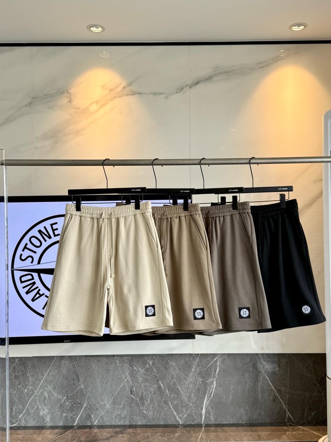 STONE ISLAND 스톤아일랜드 남성 반바지 L2527