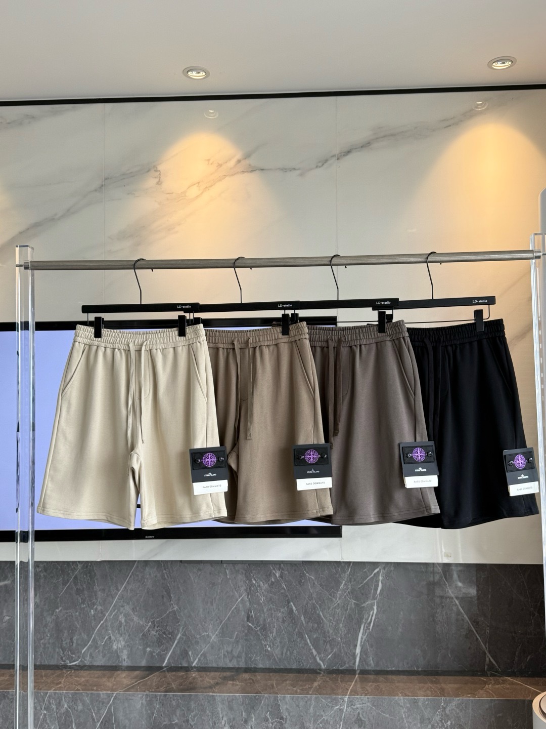 STONE ISLAND 스톤아일랜드 남성 반바지 L2526