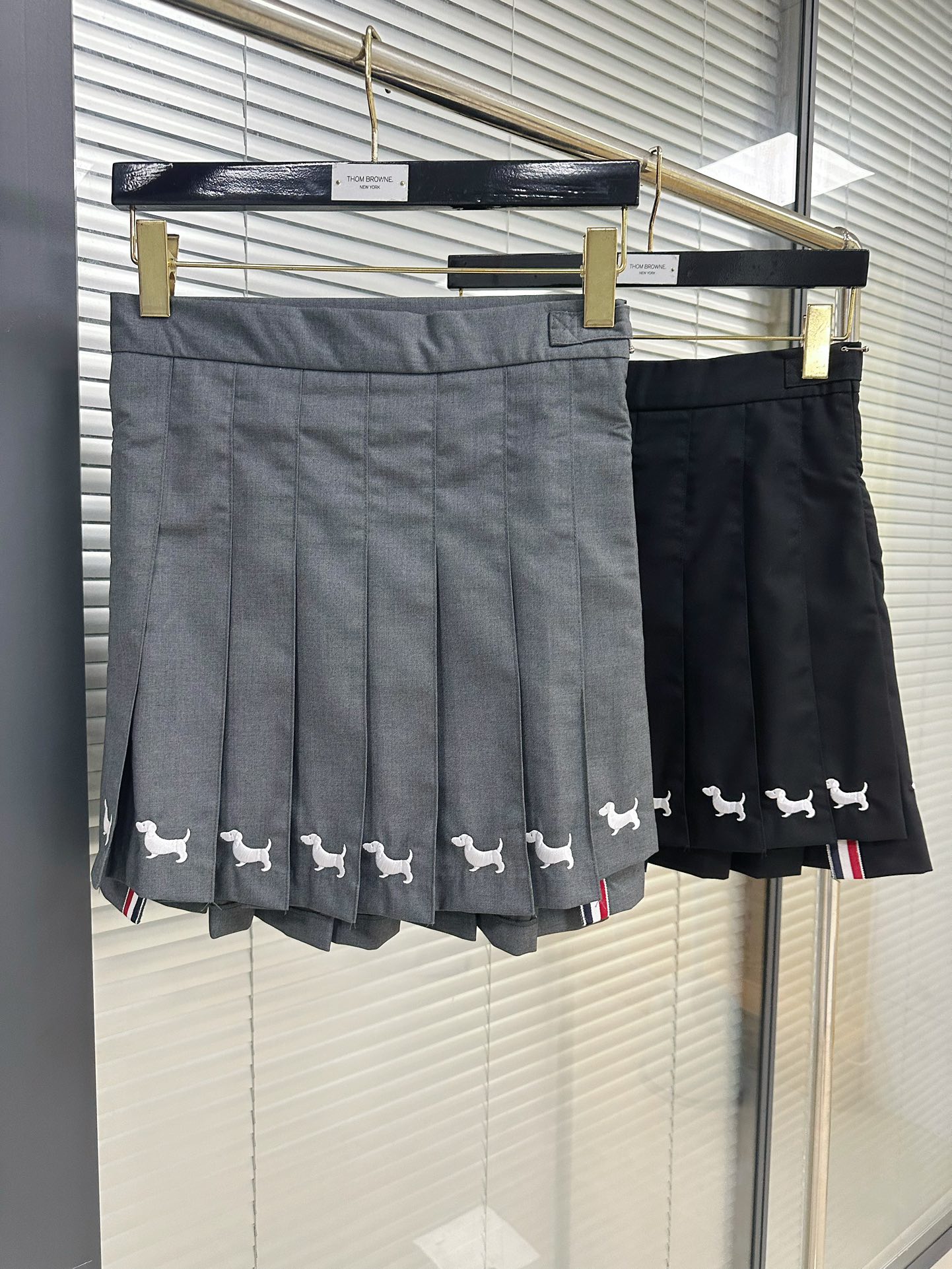 THOM BROWNE 톰브라운 스커트 31700166