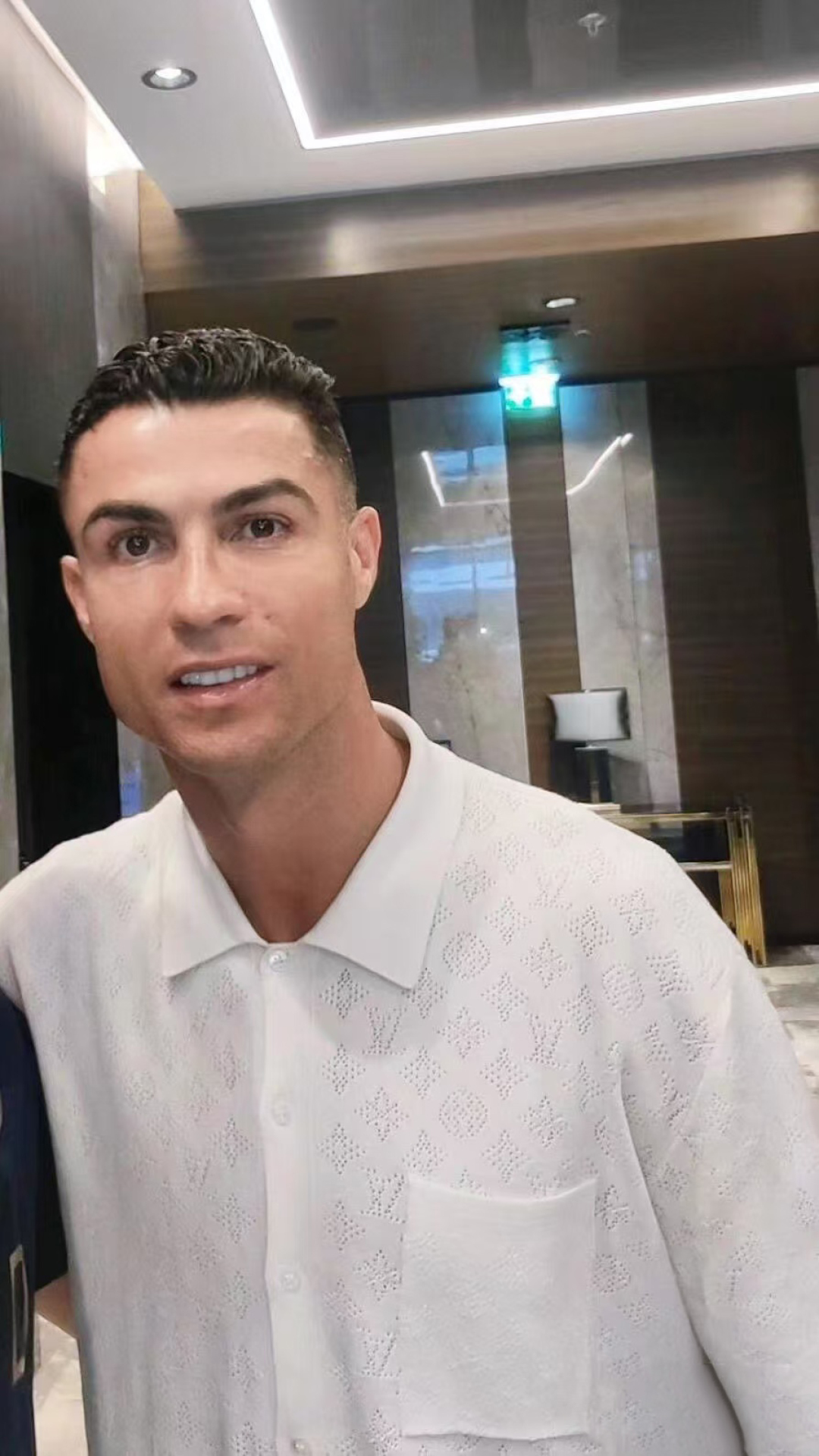 LV 루이비통 반팔 40100686