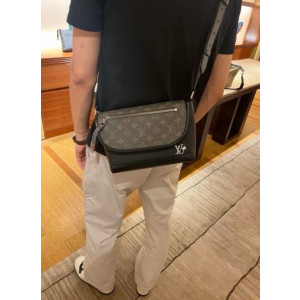 LV 루이비통 M12625