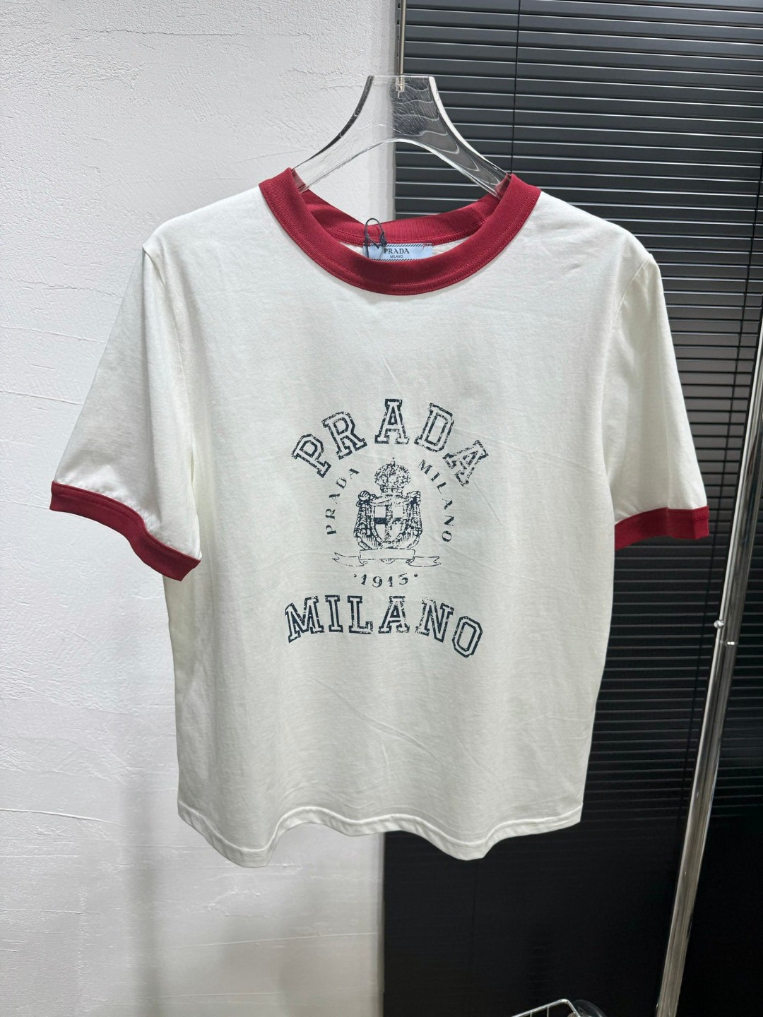 프라다 여성반팔  41500147